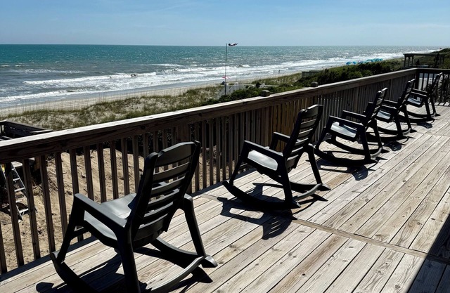 Salty Haven - Endless Views- Private Beachfront House & Pool- 7 Bedroom + 5 Bath