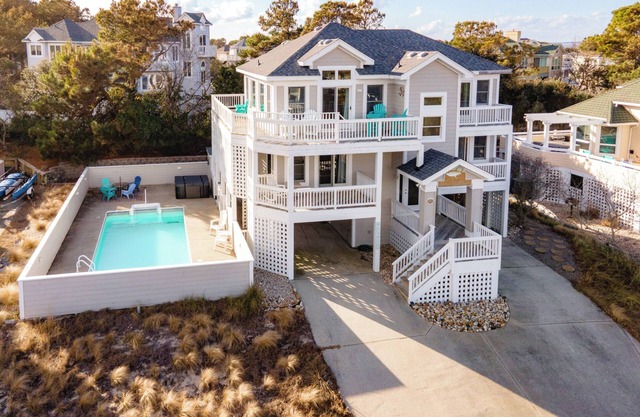 Salty Paws. Pet Friendly. Minutes to Beach. Horizon Ocean Views.