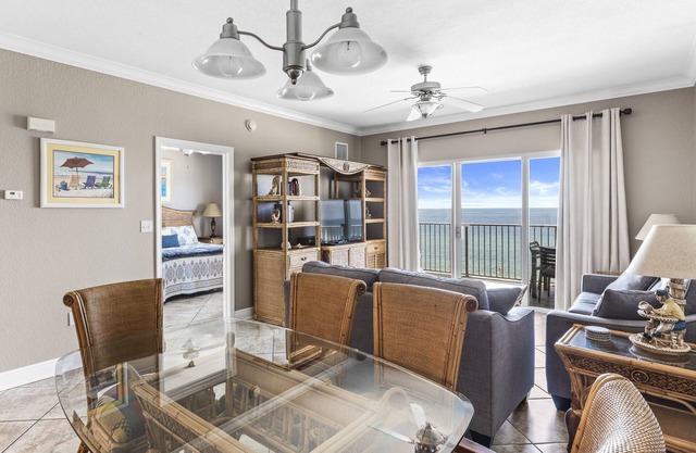 Salty Sunrise Condo, Beach Front, Lower rates Sept 9-13, unit 205