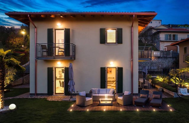 SalvatoreHomes - Luxury Villa with private Garden & BBQ
