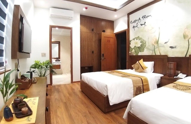 SAMATHA Hotel, Ha long is 16 minutes walk from the beach.
