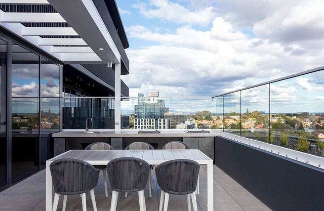 Samma| Modern 2BR Bell Street Bliss