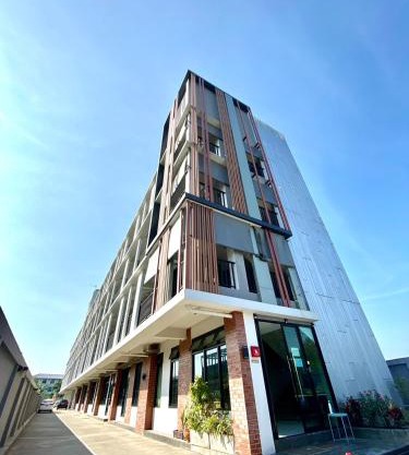 Samutsakorn condo