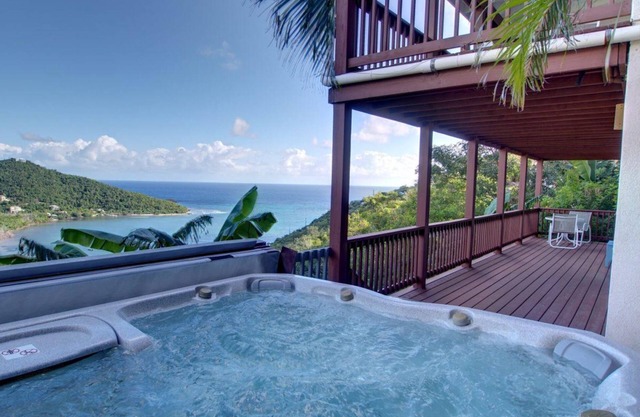 San Costanzo 2 br/ba Delightful breezes, Caribbean views, hot tub and generator!