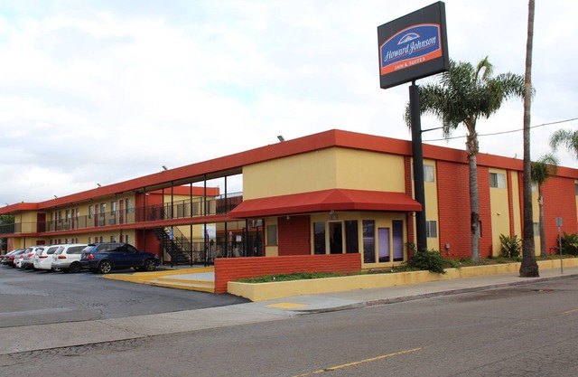 San Diego Hotel Close to beaches, zoo, convention center, airport, restaurant