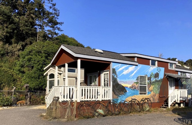 San Juan - Cozy tiny pet friendly home in the heart of the historic Noyo harbor