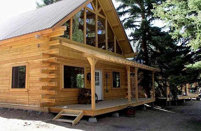 San Juan Log Home 4 beds, 3 br, 2 baths, on the river, mtn view