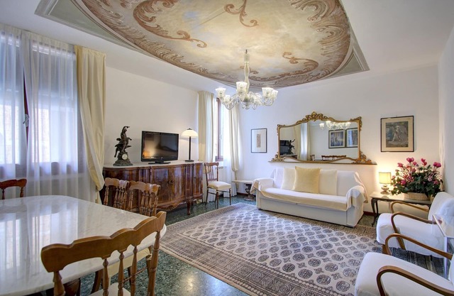 SAN MARCO CANAL VIEW#1 aircond, 4 pax, 120sqm Wifi