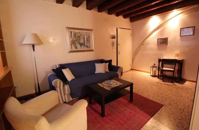 San Marco charming apartment with canal view