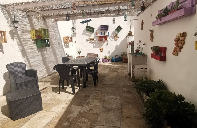 San Pietro Vernotico, typical Apulian house, complete apartment, garden.