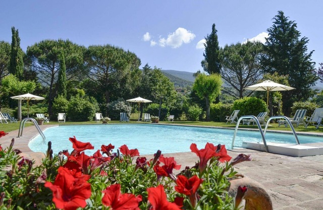 San Pietro Mughetto - Apartment with swimming pool
