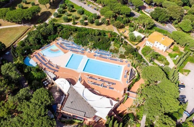 San Vincenzo Bungalow with Sauna