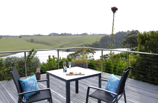 Sanctuary on the Lakes - family beach house