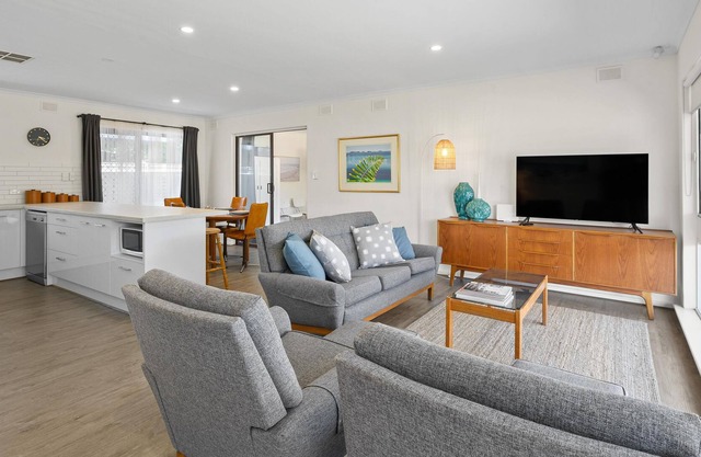 Sand and Sun ~ Port Willunga - Light & Airy Coastal Abode