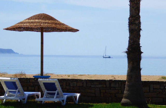 Sand, the ocean, small islands and the horizon . . .