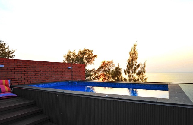Sandbox House · Beach House by the Sea | 20 mins from Pattaya city
