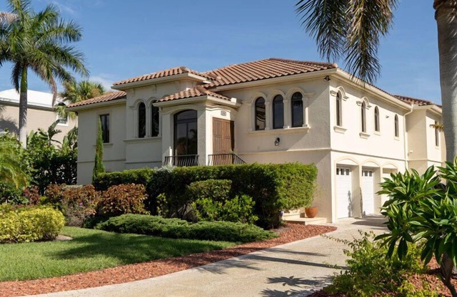 Sandcastle A Newly constructed stunning spacious home close to everything! SPRING SAVINGS!