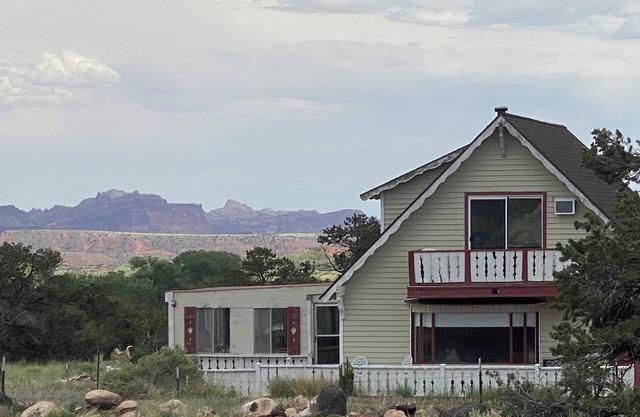 Sandcreek Cottage/Fabulous Views on Five Acres/Capitol Reef National Park
