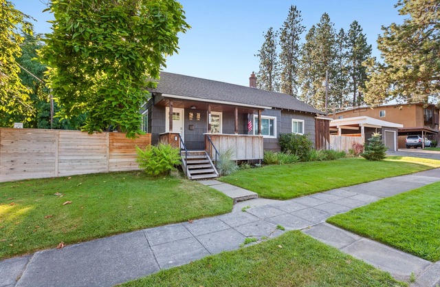 Sanders Beach Home-pet and family friendly! Walkability 100%