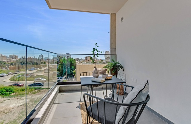 Sanders Crystal 2 - Cute 1-Bdr Apt w Shared Pool