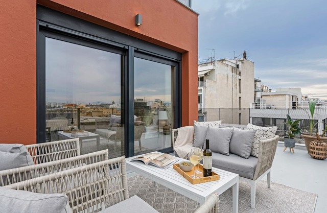 Sanders Port - Chicly Studio with Roof-Top Terrace