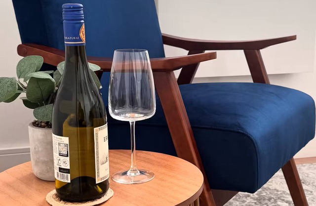 Sandhurst House, 1 Bed, Parking - Pass the Keys
