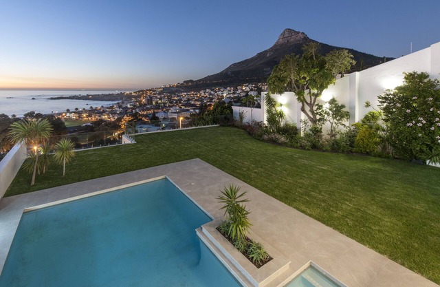 Sandpiper House-Stunning Ocean Views, Heated Pool & Large Garden