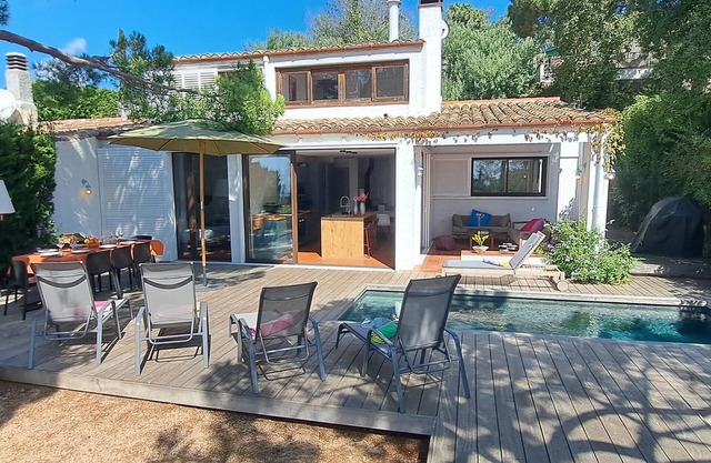 Sandra by Danlux Invest. Nice house with pool