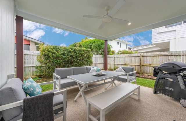 SANDS BEACH HOUSE A - beachside/wifi/dog friendly