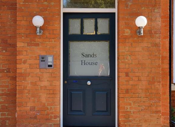 Sands House - luxury modern studios with secure parking in Epsom, Surrey