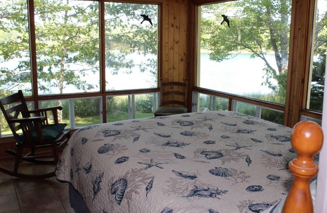 SANDY COVE COTTAGE / CHESTER / oceanfront / private beach and wharf / kayak