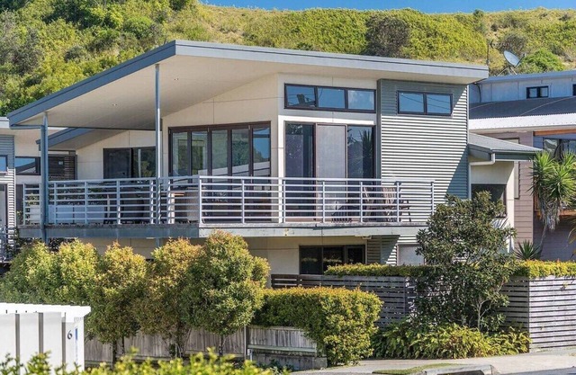 Sandy Feet - Coastal Elegance in Lennox Head