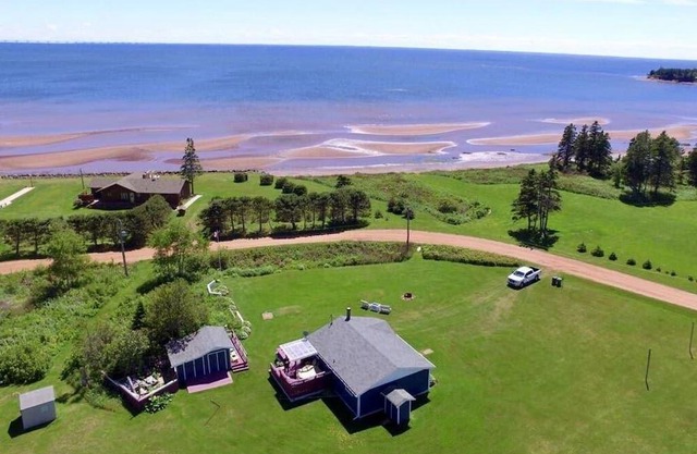 Sandy Feet Retreat, Fernwood PEI Farmhouse