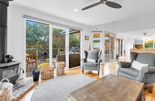 Sandy Hills Beach House by Ready Set Stay- BYO LINEN & TOWELS