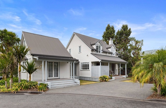 Sandy Jandal Cottage 3-5 bed with Annex - Russell Cottages Collection