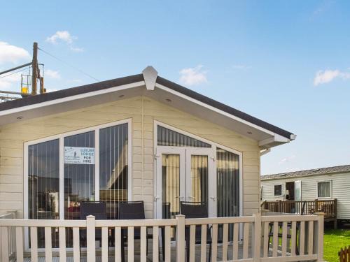 Sandy Shores Lodge