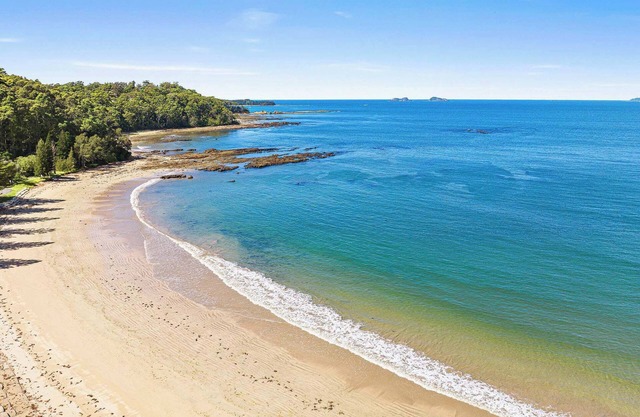 Sandy Shores Unit 4, 150m Flat walk to Beach