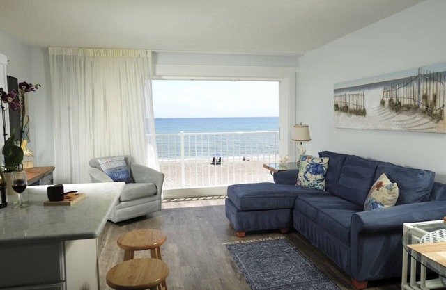 Sandy Stay: Spacious Suite with Kitchen & Ocean Front | Stunning Sunset