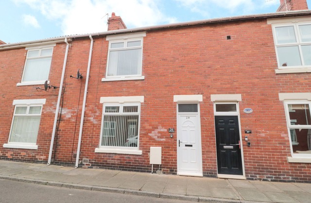 SANDY TOES COTTAGE, pet friendly in Newbiggin-By-The-Sea