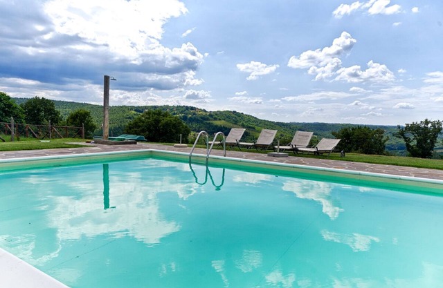 Sangiovese Country House, apartment with pool in a small village in the hills of Chianti