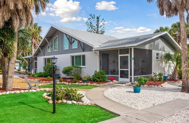 Sanibel Shores B1, Walking Distance to Beach (0.5 mile), 4 night minimum