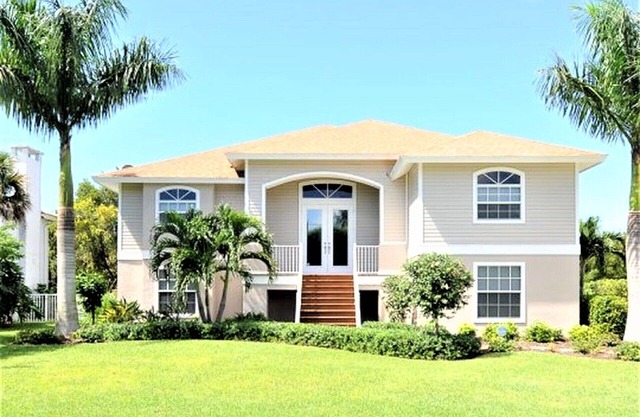 Sanibel tranquility - 4 bedroom, 3 bathroom, heated pool, minutes walk to beach