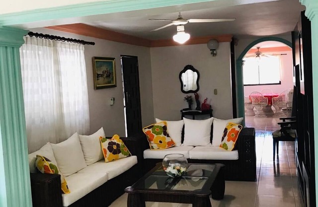 Sanitized Large Caribbean Sea beach entire apt 3 Bedrooms, free wifi & netflix
