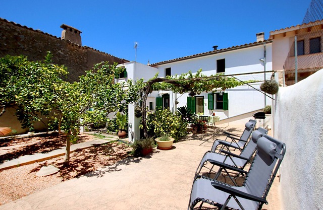Sant Coste House, charming village house with pool and garden