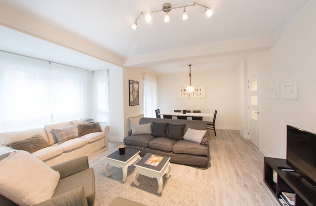 SANTA BARBARA TERRACE, next to La Zurriola