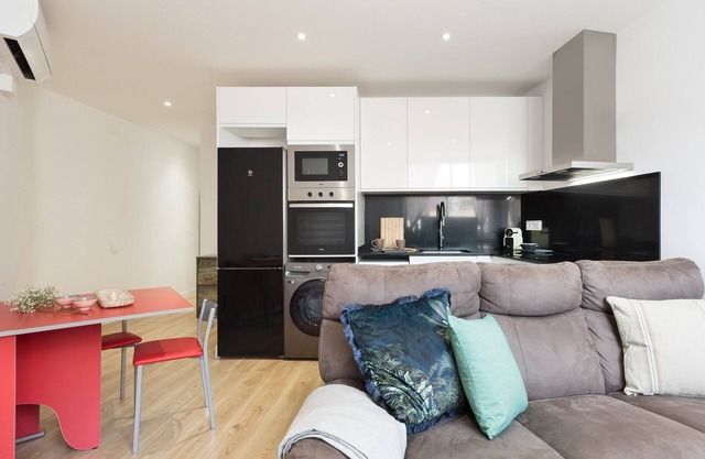 Sants Estudio - One Bedroom Apartment, Sleeps 2