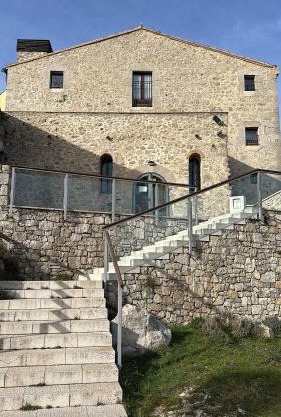 Santuari Mare de Déu Del Mont Restaurant-Hostatgería