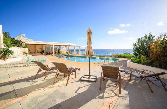 Sapala 2 - Oceanfront Poolside Apt w/Shared Pool