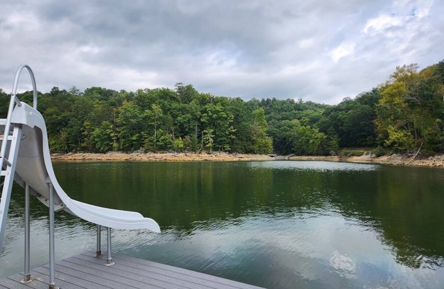 Sapphire Cottage - Waterfront w/Covered Dock & Slide, Gentle Slope to Water