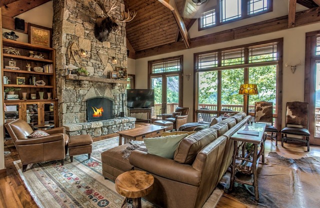 Sapphire Falls Alchemy | Spectacular Lodge in the Blue Ridge Mountains